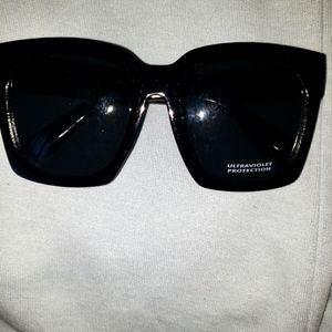 BLACK SQUARE SUN GLASSES